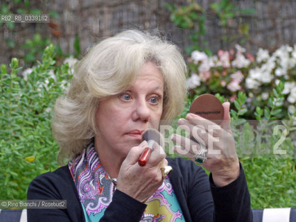 Rome October 12, 2010..Erica Jong, author, poet, essayist and educator US, portrayed in Rome on the terrace of the house of Angelo Bucarelli in Trastevere/Erica Jong, scrittrice, poetessa, saggista ed educatrice statunitense, ritratta a Roma sul terrazzo della casa di Angelo Bucarelli a Trastevere.Photo: RINO BIANCHI ©Rino Bianchi/Rosebud2