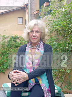 Rome October 12, 2010..Erica Jong, author, poet, essayist and educator US, portrayed in Rome on the terrace of the house of Angelo Bucarelli in Trastevere/Erica Jong, scrittrice, poetessa, saggista ed educatrice statunitense, ritratta a Roma sul terrazzo della casa di Angelo Bucarelli a Trastevere.Photo: RINO BIANCHI ©Rino Bianchi/Rosebud2