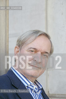 Rome November 11, 2015..Michael Braun, photographed in Rome, a political scientist and journalist, correspondent of the Berlin newspaper Die Tageszeitung, collaborator of the German public radio and International, author of Mutti. Angela Merkel explained Italians/Michael Braun, fotografato a Roma, politologo e giornalista,  corrispondente del quotidiano berlinese “Die Tageszeitung”, collaboratore della radio pubblica tedesca e di Internazionale, autore di Mutti. Angela Merkel spiegata agli italiani..Photo: RINO BIANCHI ©Rino Bianchi/Rosebud2