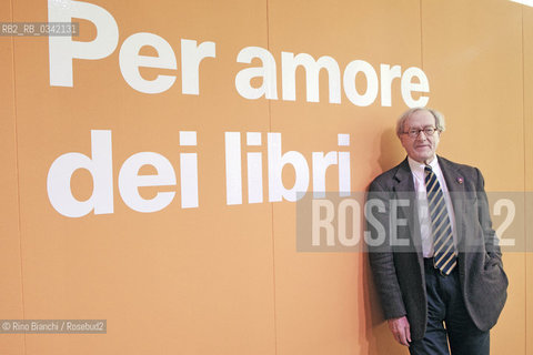 Rome December 4, 2015..Romano Montroni, photographed in Rome, bookseller, former Director of Libraries Feltrinelli. Teacher, works with Coop for the realization of the chain librerie.coop in some city centers and malls. In 2006 he published Sell soul. The profession of the bookseller (Yale University Press), which was translated into Spanish (Vender el alma. El oficio de librero, Libros sobre libros)/Romano Montroni, fotografato a Roma, libraio, ex direttore delle Librerie Feltrinelli. Docente, collabora con le Coop per la realizzazione della catena librerie.coop in alcuni centri cittadini e commerciali. Nel 2006 ha pubblicato Vendere lanima. Il mestiere del libraio (Laterza), che è stato tradotto in spagnolo (Vender el alma. El oficio de librero, Libros sobre libros)..Photo: RINO BIANCHI ©Rino Bianchi/Rosebud2