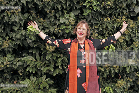 Rome December 8, 2015..Julia Glass, photographed in Rome in the EUR district, is one of the most important American writers of the last years. His debut novel, Three Junes, won in 2002 the prestigious National Book Award/Julia Glass, fotografata a Roma nel quartiere dellEUR, è una delle più importanti scrittrici americane degli ultimi anni. Il suo romanzo d’esordio, Three Junes, ha vinto nel 2002 il prestigioso National Book Award. .Photo: RINO BIANCHI ©Rino Bianchi/Rosebud2