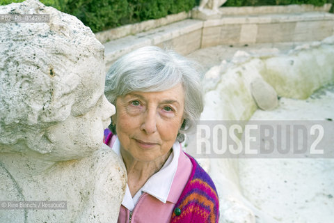 Rome December 17, 2015..Chiara Frugoni, photographed in Rome, in the garden of the Palace of Venice, historic, specialist of the Middle Ages and the history of the Church, author of many publications on St. Francis/Chiara Frugoni, fotografata a Roma, nel giardino del Palazzo di Venezia, storica, specialista del Medioevo e di storia della Chiesa, autrice di molte pubblicazioni su San Francesco. .Photo: RINO BIANCHI ©Rino Bianchi/Rosebud2