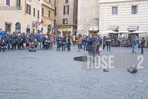 Rome January 22, 2016..Antonio Nicolosi, tenor, photographed during a performance at the Pantheon/Antonio Nicolosi, tenore, fotografato durante unesibizione al Pantheon..Photo: RINO BIANCHI ©Rino Bianchi/Rosebud2