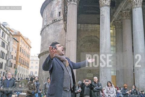 Rome January 22, 2016..Antonio Nicolosi, tenor, photographed during a performance at the Pantheon/Antonio Nicolosi, tenore, fotografato durante unesibizione al Pantheon..Photo: RINO BIANCHI ©Rino Bianchi/Rosebud2