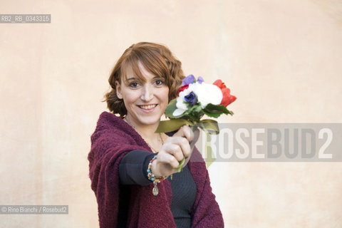 Rome February 5, 2016..Isabella Leardini, photographed in Rome in Piazza di Pietra, poet, in 2002 won the Montale Prize with the poems La coinquiina scalza. Poems from La coinquilina scalza and his next book Una stagione daria are published with translation of Jean Baptiste Para anthology Les Poètes de la Méditerranée (Gallimard 2010) and is included in the anthology Nuovi poeti italiani 6 (Einaudi 2012). Care as artistic director the festival Parco Poesia/Isabella Leardini, fotografata a Roma in Piazza di Pietra, poetessa, nel 2002 ha vinto il Premio Montale con le poesie “La coinquilina scalza”. Poesie da “La coinquilina scalza” e dal suo prossimo libro “Una stagione daria” sono edite con traduzione di Jean Baptiste Para nellantologia “Les Poètes de la Méditerranée” (Gallimard 2010) ed è compresa nellantologia “Nuovi Poeti Italiani 6” (Einaudi 2012). Cura come direttore artistico il festival Parco Poesia..Photo: RINO BIANCHI ©Rino Bianchi/Rosebud2