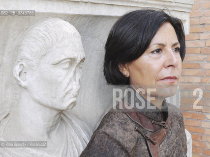 Rome, 16 September 2011..Bianca Stancanelli, photographed in Rome in the park of Villa Borghese, journalist and writer, started the newspaper LOra in Palermo. It was involved in investigations of the Mafia, political and social/Bianca Stancanelli, fotografata a Roma nel parco di Villa Borghese, giornalista e scrittrice, ha iniziato al quotidiano L’Ora di Palermo. Si è occupata di inchieste di mafia, politica e sociale..Photo: RINO BIANCHI ©Rino Bianchi/Rosebud2