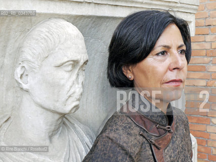 Rome, 16 September 2011..Bianca Stancanelli, photographed in Rome in the park of Villa Borghese, journalist and writer, started the newspaper LOra in Palermo. It was involved in investigations of the Mafia, political and social/Bianca Stancanelli, fotografata a Roma nel parco di Villa Borghese, giornalista e scrittrice, ha iniziato al quotidiano L’Ora di Palermo. Si è occupata di inchieste di mafia, politica e sociale..Photo: RINO BIANCHI ©Rino Bianchi/Rosebud2