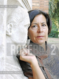 Rome, 16 September 2011..Bianca Stancanelli, photographed in Rome in the park of Villa Borghese, journalist and writer, started the newspaper LOra in Palermo. It was involved in investigations of the Mafia, political and social/Bianca Stancanelli, fotografata a Roma nel parco di Villa Borghese, giornalista e scrittrice, ha iniziato al quotidiano L’Ora di Palermo. Si è occupata di inchieste di mafia, politica e sociale..Photo: RINO BIANCHI ©Rino Bianchi/Rosebud2