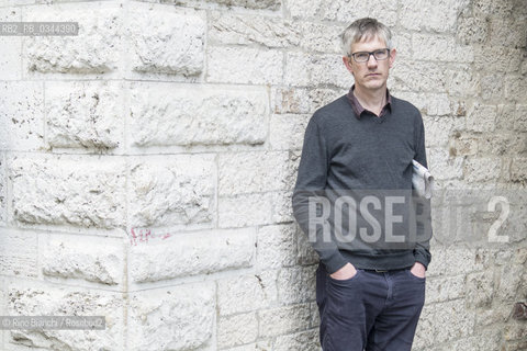 Perugia April 10, 2016.John Foot, the British historian and essayist specializing in Italian history, photographed in Perugia Corso Vannucci/John Foot, storico e saggista britannico specializzato in storia italiana, fotografato a Perugia in corso Vannucci. .Photo: RINO BIANCHI ©Rino Bianchi/Rosebud2