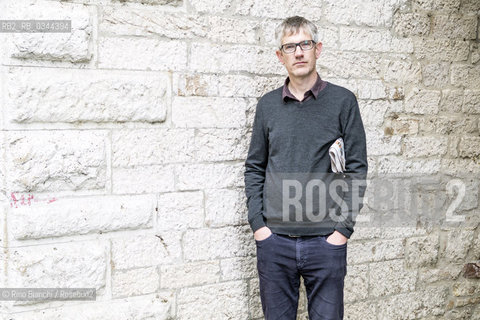 Perugia April 10, 2016.John Foot, the British historian and essayist specializing in Italian history, photographed in Perugia Corso Vannucci/John Foot, storico e saggista britannico specializzato in storia italiana, fotografato a Perugia in corso Vannucci. .Photo: RINO BIANCHI ©Rino Bianchi/Rosebud2