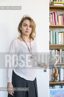 Rome April 15, 2016..Elena Stancanelli, writer, actress, journalist and president of the Association of Piccoli maestri, photographed at his home in Rome/Elena Stancanelli, scrittrice, attrice, giornalista e presidente dellAssociazione Piccoli maestri, fotografata a Roma nella sua abitazione..Photo: RINO BIANCHI ©Rino Bianchi/Rosebud2