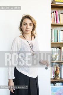 Rome April 15, 2016..Elena Stancanelli, writer, actress, journalist and president of the Association of Piccoli maestri, photographed at his home in Rome/Elena Stancanelli, scrittrice, attrice, giornalista e presidente dellAssociazione Piccoli maestri, fotografata a Roma nella sua abitazione..Photo: RINO BIANCHI ©Rino Bianchi/Rosebud2