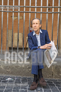 Rome June 22, 2016..Enzo Cucchi artist, painter and sculptor, a leading figure of the Italian Transvanguard photographed in Rome in Piazza San Lorenzo in Lucina/Enzo Cucchi artista, pittore e scultore,  esponenente di spicco della Transavanguardia italiana, fotografato a Roma in piazza S.Lorenzo in Lucina..Photo: RINO BIANCHI ©Rino Bianchi/Rosebud2