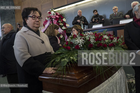 Silvana Ferreri near the coffin of her husband Tullio De Mauro during the commemoration/Silvana Ferreri accanto al feretro di suo marito Tullio De Mauro durante la commemorazione..Photo: RINO BIANCHI ©Rino Bianchi/Rosebud2