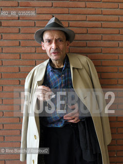 Roma 3 aprile 2011..Rome April 3, 2011..Oreste Scalzone, photographed in Roma, political activist, founder and leader of the extra-parliamentary political organizations Power Worker and Worker Autonomy..In 1960 after the massacre of Reggio Emilia she enrolled at 13 to FGCI. Condemned in the process April 7 to 16 years in prison, escapes with the help of Gian Maria Volonte and repairs in France/Oreste Scalzone, fotografato a Rom, attivista politico, fondatore ed esponente delle organizzazioni politiche extra-parlamentari Potere Operaio e Autonomia Operaia. Nel 1960 dopo la strage di Reggio Emilia si iscrive a 13 anni alla FGCI. Condannato nel processo 7 Aprile a 16 anni di reclusione, evade con laiuto di Gian Maria Volontè e ripara in Francia..Photo: RINO BIANCHI ©Rino Bianchi/Rosebud2