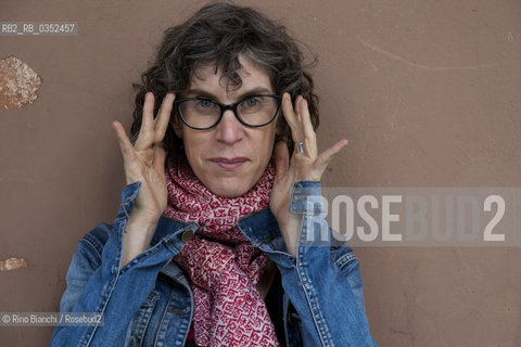 Perugia May 13, 2017..Nona Fernández, a Chilean writer and screenwriter, photographed in Perugia near Piazza Italia, has several novels in her work, and has been included among the 25 secrets best kept in Latin American literature. Mapocho, his first novel, won the Municipal de Literature Prize and was finalist at the Herralde de Novela Prize/Nona Fernández scrittrice e sceneggiatrice cilena, fotografata a Perugia nei pressi di Piazza Italia, ha al suo attivo diversi romanzi, ed è stata inserita tra i 25 “segreti” meglio custoditi della letteratura latinoamericana. Mapocho, il suo primo romanzo, ha vinto il Premio Municipal de Literatura ed è stato finalista al Premio Herralde de Novela..Photo: RINO BIANCHI ©Rino Bianchi/Rosebud2