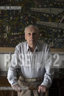 Turin June 8, 2017..Angelo Del Boca, journalist, historian and writer and scholar of colonialism, photographed in his home in Turin/Angelo Del Boca, giornalista, storico e scrittore e studioso del colonialismo, fotografato nella sua abitazione a Torino..Photo: RINO BIANCHI ©Rino Bianchi/Rosebud2