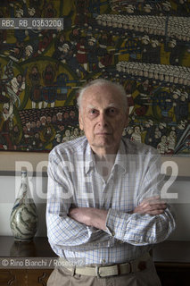 Turin June 8, 2017..Angelo Del Boca, journalist, historian and writer and scholar of colonialism, photographed in his home in Turin/Angelo Del Boca, giornalista, storico e scrittore e studioso del colonialismo, fotografato nella sua abitazione a Torino..Photo: RINO BIANCHI ©Rino Bianchi/Rosebud2