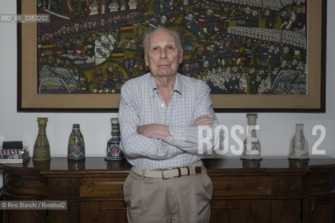 Turin June 8, 2017..Angelo Del Boca, journalist, historian and writer and scholar of colonialism, photographed in his home in Turin/Angelo Del Boca, giornalista, storico e scrittore e studioso del colonialismo, fotografato nella sua abitazione a Torino..Photo: RINO BIANCHI ©Rino Bianchi/Rosebud2