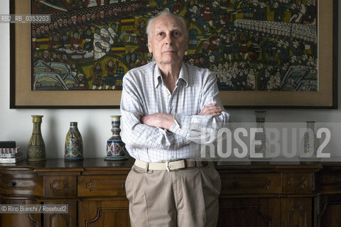 Turin June 8, 2017..Angelo Del Boca, journalist, historian and writer and scholar of colonialism, photographed in his home in Turin/Angelo Del Boca, giornalista, storico e scrittore e studioso del colonialismo, fotografato nella sua abitazione a Torino..Photo: RINO BIANCHI ©Rino Bianchi/Rosebud2