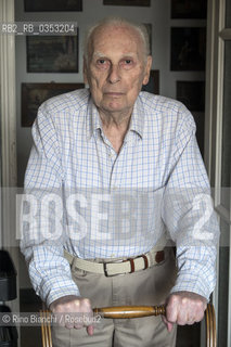 Turin June 8, 2017..Angelo Del Boca, journalist, historian and writer and scholar of colonialism, photographed in his home in Turin/Angelo Del Boca, giornalista, storico e scrittore e studioso del colonialismo, fotografato nella sua abitazione a Torino..Photo: RINO BIANCHI ©Rino Bianchi/Rosebud2