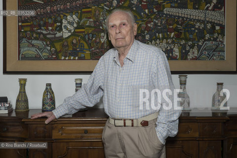 Turin June 8, 2017..Angelo Del Boca, journalist, historian and writer and scholar of colonialism, photographed in his home in Turin/Angelo Del Boca, giornalista, storico e scrittore e studioso del colonialismo, fotografato nella sua abitazione a Torino..Photo: RINO BIANCHI ©Rino Bianchi/Rosebud2