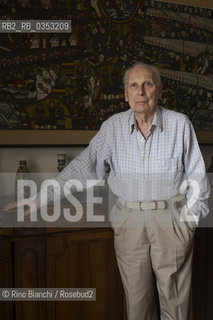 Turin June 8, 2017..Angelo Del Boca, journalist, historian and writer and scholar of colonialism, photographed in his home in Turin/Angelo Del Boca, giornalista, storico e scrittore e studioso del colonialismo, fotografato nella sua abitazione a Torino..Photo: RINO BIANCHI ©Rino Bianchi/Rosebud2