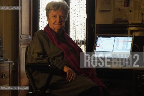 Turin October 27, 2017..Margherita Oggero, an Italian writer, photographed in his home in Corso Regina Margherita in Turin\Margherita Oggero, scrittrice italiana, fotografata nella sua abitazione di Corso Regina Margherita a Torino. ©Rino Bianchi/Rosebud2