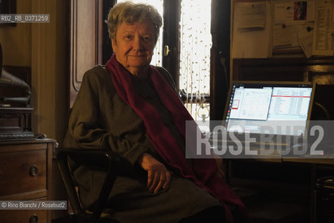 Turin October 27, 2017..Margherita Oggero, an Italian writer, photographed in his home in Corso Regina Margherita in Turin\Margherita Oggero, scrittrice italiana, fotografata nella sua abitazione di Corso Regina Margherita a Torino. ©Rino Bianchi/Rosebud2