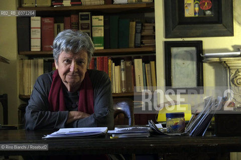 Turin October 27, 2017..Margherita Oggero, an Italian writer, photographed in his home in Corso Regina Margherita in Turin\Margherita Oggero, scrittrice italiana, fotografata nella sua abitazione di Corso Regina Margherita a Torino. ©Rino Bianchi/Rosebud2