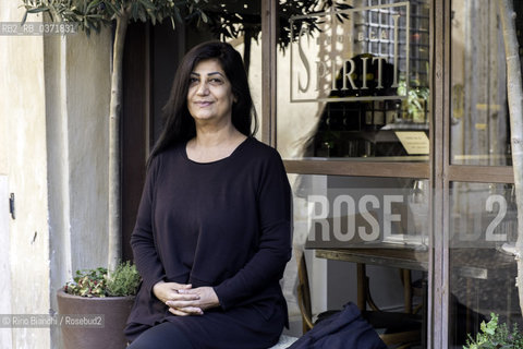 Rome February 9, 2018..Hala Mohammad, Syrian poet, photographed in Rome in Piazza di Pietra/Hala Mohammad, poetessa siriana, fotografata a Roma in Piazza di Pietra. ©Rino Bianchi/Rosebud2