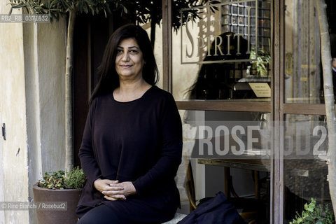 Rome February 9, 2018..Hala Mohammad, Syrian poet, photographed in Rome in Piazza di Pietra/Hala Mohammad, poetessa siriana, fotografata a Roma in Piazza di Pietra. ©Rino Bianchi/Rosebud2