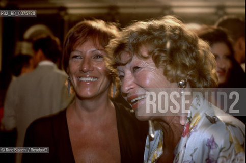 Roma 7 luglio 2005..Roma, luglio 1999, Ninfeo di Valle Giulia, serata conclusiva del 53° Premio Strega. .Nella foto: Lidia Ravera, scrittrice, con leditore Inge Feltrinelli..Foto: Rino Bianchi ©Rino Bianchi/Rosebud2