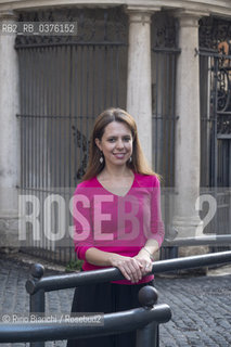 Rome October 7, 2018..Letizia Pezzali writer and economist, has worked for years in London in a business bank, photographed in the Jewish Ghetto of Rome/Letizia Pezzali scrittrice ed economista, ha lavorato per anni a Londra in una banca daffari, fotografata nel Ghetto ebraico di Roma. ©Rino Bianchi/Rosebud2