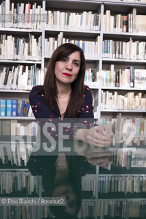 Rome May 20, 2019..Nadia Terranova, writer, collaborator of the newspapers Il del Sole 24 ore, La Repubblica, Internazionale and Il Foglio, photographed in Rome in the Casa delle Letterature spaces in front of the library of the Fondo Enzo Siciliano/Nadia Terranova, scrittrice, collaboratrice delle testate giornalistiche  IL del Sole 24 ore, La Repubblica, Internazionale e il Foglio, fotografata a Roma negli spazi della Casa delle Letterature davanti alla libreria del Fondo Enzo Siciliano. ©Rino Bianchi/Rosebud2