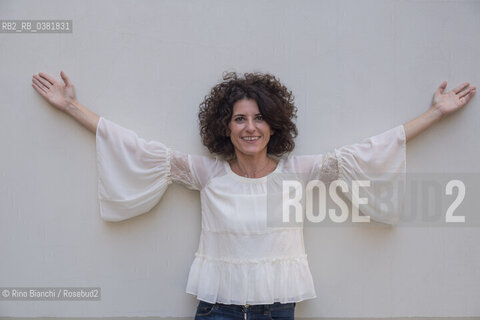 Rome October 13, 2019..Paola Cereda, psychologist and writer, photographed at the Pigneto opposite the Fortebraccio section held for years by Luca Canali/Paola Cereda, psicologa e scrittrice, fotografata al Pigneto di fronte la sezione Fortebraccio retta per anni da Luca Canali. ©Rino Bianchi/Rosebud2