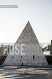 Rome March 16, 2020..Rome, the Pyramid of Cestius and Porta San Paolo in the days of the Coronavirus pandemic/Roma, la Piramide Cestia e Porta San Paolo nei giorni della pandemia da Coronavirus. ©Rino Bianchi/Rosebud2