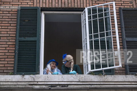 Rome March 16, 2020..Rome, flashmob from the balconies in the Testaccio district during the coronavirus/Roma, flashmob dai balconi nel quartiere Testaccio durante il coronavirus. ©Rino Bianchi/Rosebud2