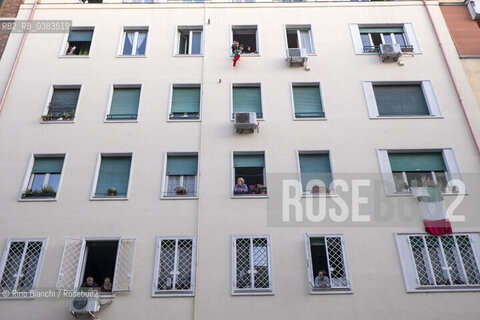 Rome March 16, 2020..Rome, flashmob from the balconies in the Testaccio district during the coronavirus/Roma, flashmob dai balconi nel quartiere Testaccio durante il coronavirus. ©Rino Bianchi/Rosebud2