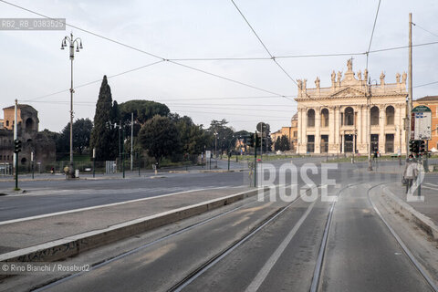 Rome, the crossroads of Porta San Giovanni during the coronavirus pandemic/Roma, lincrocio di Porta San Giovanni durante la pandemia da coronavirus. ©Rino Bianchi/Rosebud2