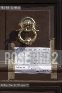 Rome March 19, 2020..The notice placed on a door in Via Capo dAfrica in Rome during the coronavirus pandemic/Lavviso apposto su un portone di Via Capo dAfrica a Roma durante la pandemia da coronavirus ©Rino Bianchi/Rosebud2