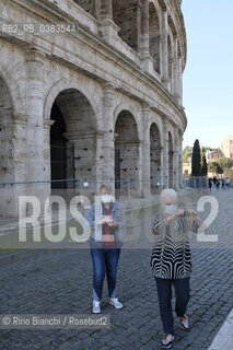 Rome March 10, 2020..Rome, tourists at the Colosseum during the Coronavirus epidemic/Roma, turiste al Colosseo durante lepidemia Coronavirus. ©Rino Bianchi/Rosebud2