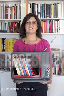 Rome October 28, 2020..Francesca De Sanctis, journalist and theater critic, deputy head of the Culture and Entertainment pages of the newspaper lUnità, conceived and directed the CassinoOff civil theater festival for years, photographed in her home in Rome/Francesca De Sanctis, giornalista e critico teatrale, vicecaposervizio delle pagine di Cultura e Spettacoli del quotidiano l’Unità, ha ideato e diretto per anni il Festival di teatro civile CassinoOff, fotografata a Roma nella sua abitazione. ©Rino Bianchi/Rosebud2