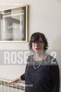 Rome December 11, 2020..Daniela Gambaro, screenwriter and writer, portrayed in front of a photograph of Vivian Maier in her home in Rome in the Ex Pantanella complex/Daniela Gambaro, sceneggiatrice e scrittrice, ritratta davanti ad una fotografia di Vivian Maier nella sua abitazione di Roma nel complesso della Ex Pantanella. ©Rino Bianchi/Rosebud2