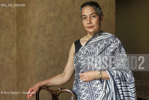 Turin May 18, 1992..Anita Desai, photographed in Turin, an English-speaking Indian writer with a German mother and a Bengali father, grew up in Delhi and lives between India, the United States and Mexico and is the most important Indian writer.In 2005 you received the Grinzane Cavour International Prize/Anita Desai, fotografata a Torino, scrittrice indiana di lingua inglese, di madre tedesca e padre bengalese, cresciuta a Delhi vive tra lIndia, gli Stati Uniti e il Messico ed è la piú importante scrittrice indiana. Nel 2005 ha ricevuto il Premio Internazionale Grinzane Cavour. ©Rino Bianchi/Rosebud2