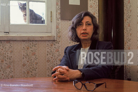 Rome March 3, 1997..Risultati della traduzione.Gabriella Leto, born Quattrocchi, poetess, translator, writer and teacher of Latin and Greek at the Mamiani high school in Rome, photographed in her Roman home/Gabriella Leto, nata Quattrocchi, poetessa, traduttrice, scrittrice e docente di latino e greco al liceo Mamiani di Roma, fotografata nella sua abitazione romana. ©Rino Bianchi/Rosebud2