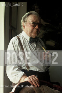 Rome March 15, 1994..Elio Pagliarani, poet, theater critic, essayist, journalist from lAvanti and Paese Sera, photographed in the study of his home in Rome/Elio Pagliarani, poeta, critico teatrale, saggista, giornalista de lAvanti e Paese Sera,  fotografato nello studio della sua abitazione a Roma. ©Rino Bianchi/Rosebud2