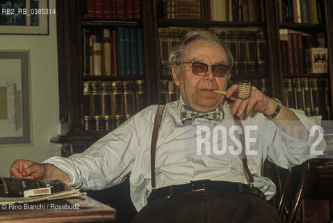 Rome March 15, 1994..Elio Pagliarani, poet, theater critic, essayist, journalist from lAvanti and Paese Sera, photographed in the study of his home in Rome/Elio Pagliarani, poeta, critico teatrale, saggista, giornalista de lAvanti e Paese Sera,  fotografato nello studio della sua abitazione a Roma. ©Rino Bianchi/Rosebud2