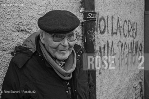 Roma 19 marzo 2011..Elio Pagliarani, poeta, ritratto a Roma allingresso dellESC nel quartiere San Lorenzo..Foto: RINO BIANCHI ©Rino Bianchi/Rosebud2