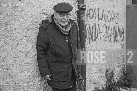 Roma 19 marzo 2011..Elio Pagliarani, poeta, ritratto a Roma allingresso dellESC nel quartiere San Lorenzo..Foto: RINO BIANCHI ©Rino Bianchi/Rosebud2